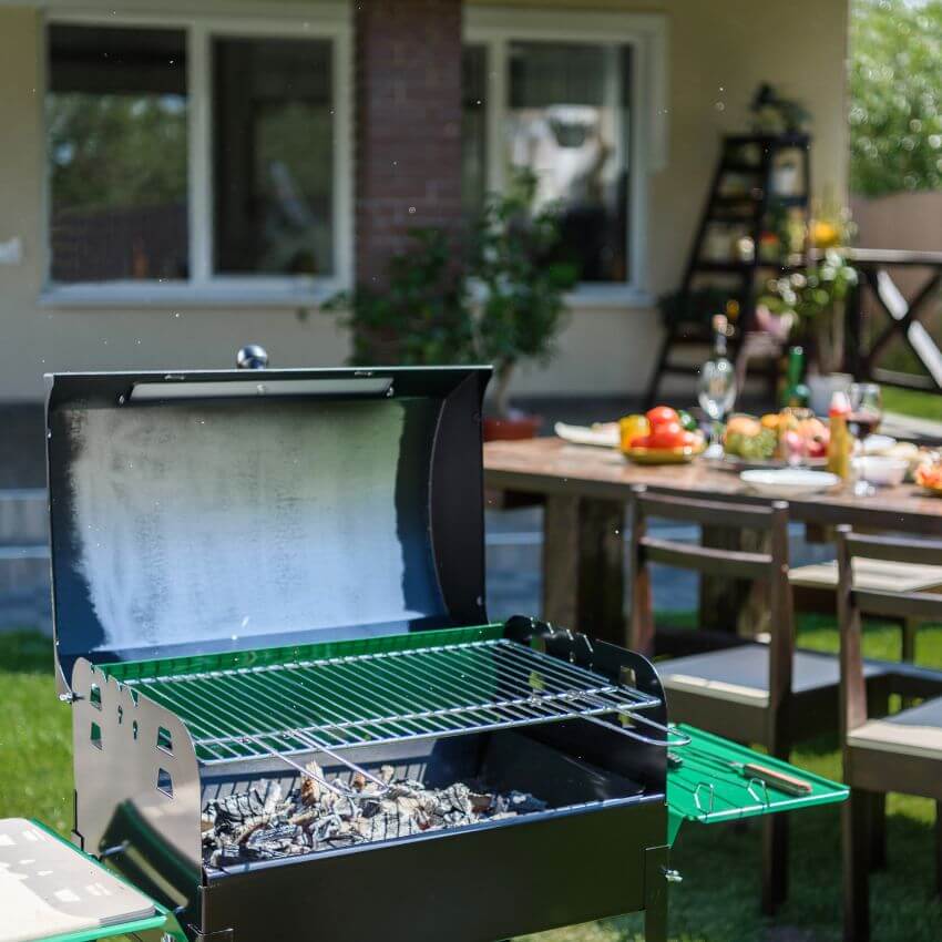 Outdoor kitchen construction